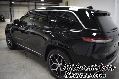 Used 2024 Jeep Grand Cherokee Summit image 3