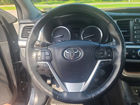 Used 2017 Toyota Highlander Limited Platinum image 16