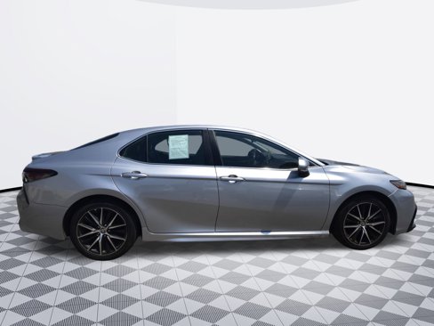 Used 2018 Toyota Camry SE image 5