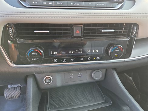 Used 2023 Nissan Rogue SV image 24