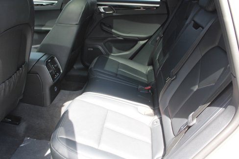 Used 2024 Porsche Macan image 32