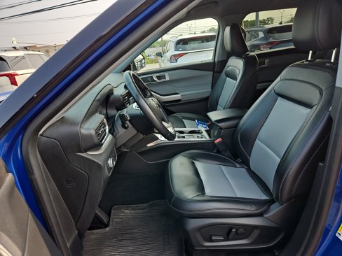 Certified 2022 Ford Explorer XLT w/ Equipment Group 202A image 12