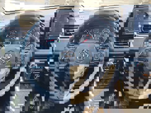 Used 2020 Toyota RAV4 XLE image 19