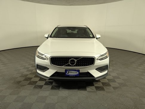 Used 2020 Volvo V60 T5 Cross Country w/ Protection Package Premier image 2