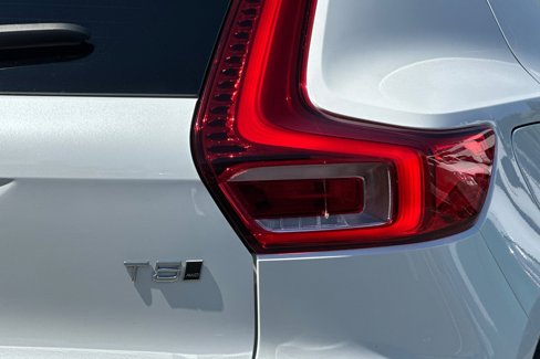 Certified 2022 Volvo XC40 T5 Momentum image 27