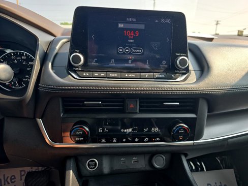 Used 2023 Nissan Rogue SV image 24