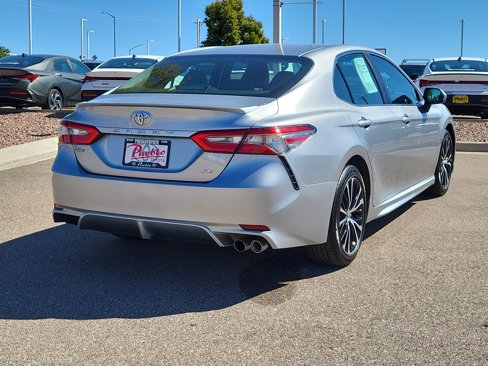 Used 2018 Toyota Camry SE image 3