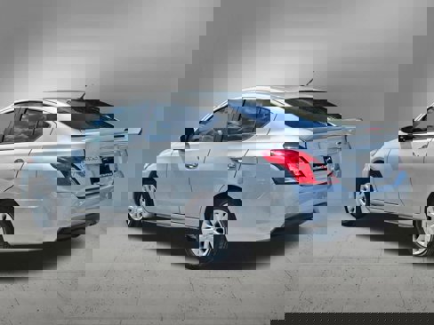 Used 2019 Nissan Versa SV image 3