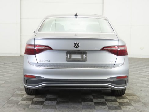 Certified 2024 Volkswagen Jetta SE image 7
