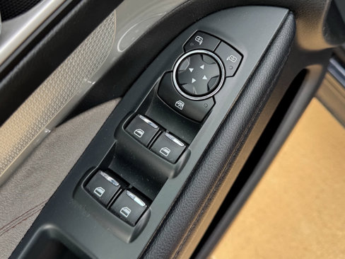 Used 2017 Ford Explorer XLT w/ XLT Technology Feature Bundle image 27