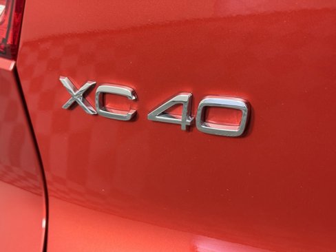 Certified 2023 Volvo XC40 B5 Plus w/ Climate Package image 7