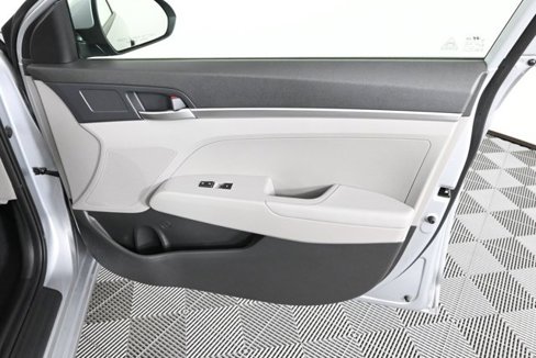Used 2020 Hyundai Elantra SE w/ Cargo Package (C1) image 10