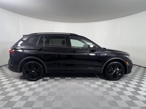 Used 2024 Volkswagen Tiguan SE R-Line image 8