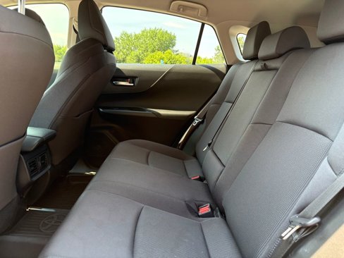 Used 2021 Toyota Venza LE w/ Carpet Mat Package (TMS) image 12