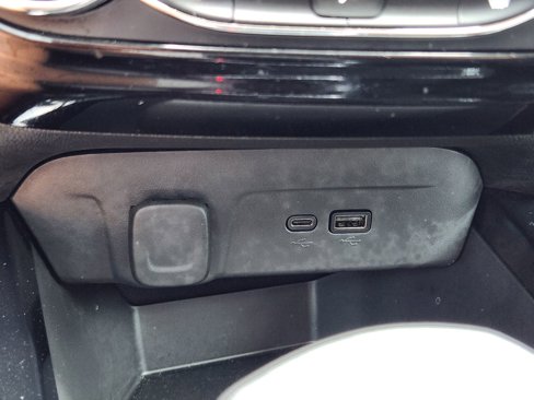 Used 2024 Chevrolet Trax LT w/ LT Convenience Package image 23