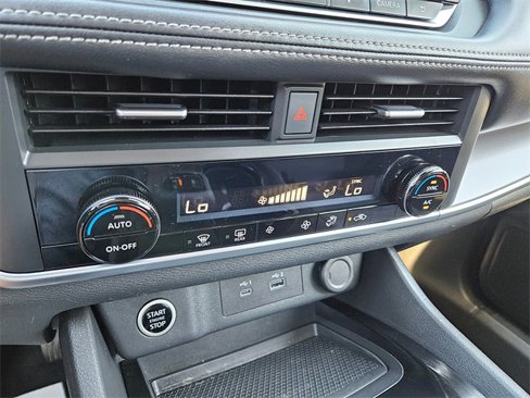 Used 2023 Nissan Rogue SV image 21