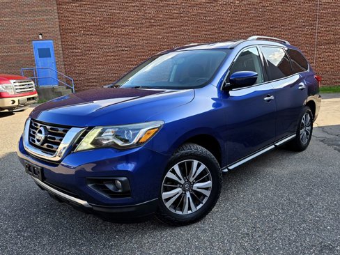 Used 2018 Nissan Pathfinder SV image 3
