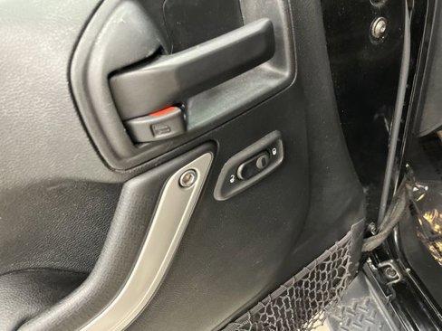 Used 2017 Jeep Wrangler Unlimited Sahara w/ Connectivity Group image 24
