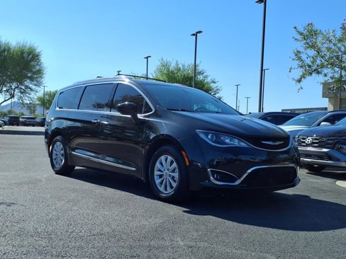 Used 2019 Chrysler Pacifica Touring-L image 8
