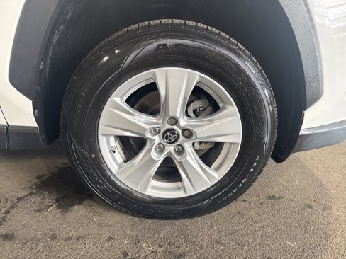 Used 2019 Toyota RAV4 LE image 8