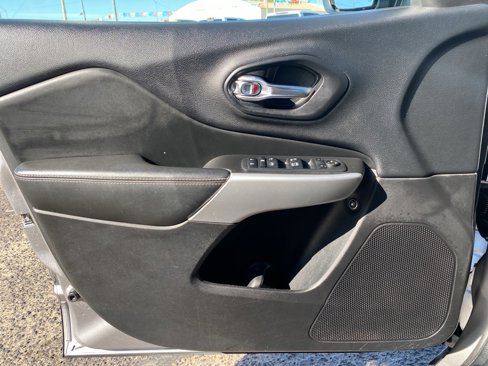 Used 2018 Jeep Cherokee Latitude Plus image 31