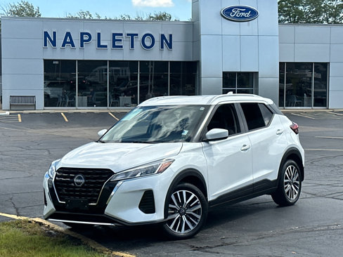Used 2022 Nissan Kicks SV image 2