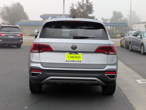Used 2024 Volkswagen Taos SE w/ Panoramic Sunroof Package image 6