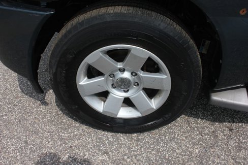 Used 2004 Nissan Armada LE w/ (SR2) Sunroof Pkg (LE) image 55