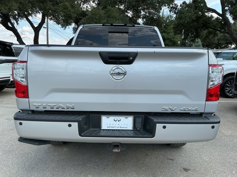 Used 2019 Nissan Titan SV w/ SV Convenience Package image 4