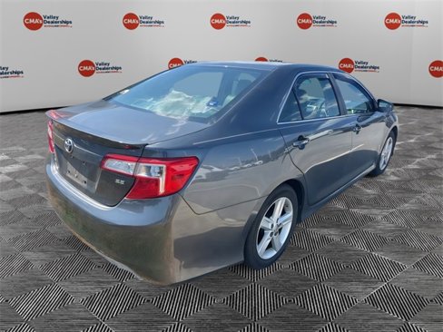Used 2014 Toyota Camry L image 4