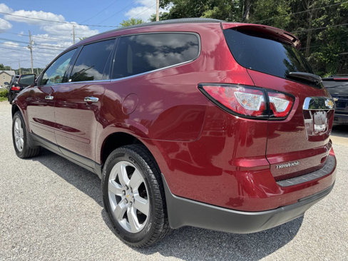 Used 2017 Chevrolet Traverse LT w/ Style and Technology Package image 4