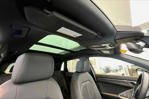 Used 2020 Audi Q3 2.0T Premium w/ Convenience Package image 12