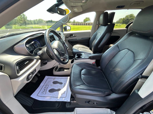 Used 2020 Chrysler Pacifica Touring-L Plus w/ Tire & Wheel Group image 8