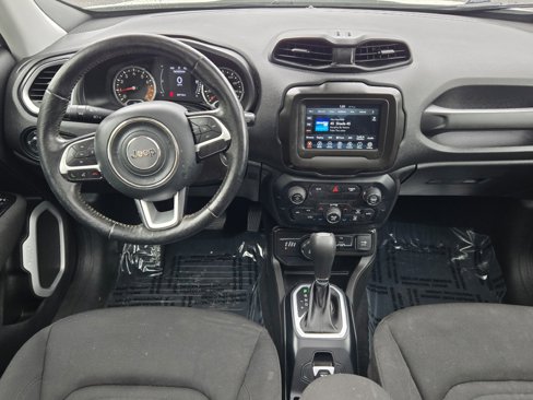 Used 2020 Jeep Renegade Latitude w/ Cold Weather Group image 17