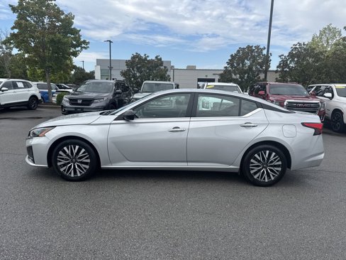 Used 2024 Nissan Altima 2.5 SV image 11