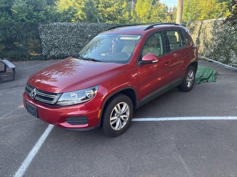 Used 2016 Volkswagen Tiguan S image 3