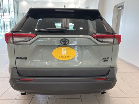Used 2020 Toyota RAV4 XLE Premium image 6