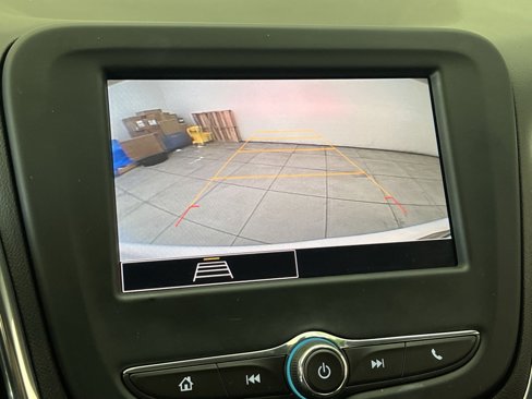 Used 2022 Chevrolet Equinox LT w/ Driver Convenience Package image 17