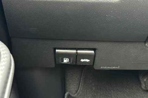 New 2025 Nissan Versa SV w/ Trunk Package image 27