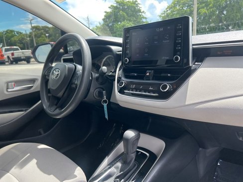 Used 2020 Toyota Corolla LE image 23