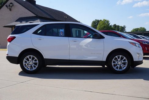 Used 2019 Chevrolet Equinox LS image 2