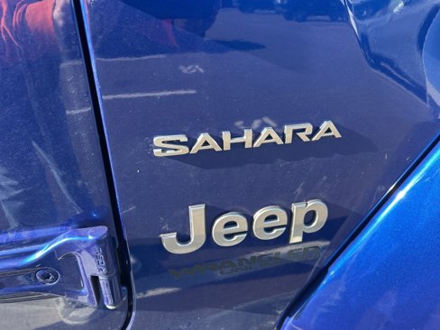 Used 2018 Jeep Wrangler Unlimited Sahara w/ Dual Top Group image 7