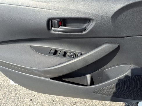 Used 2022 Toyota Corolla LE image 9