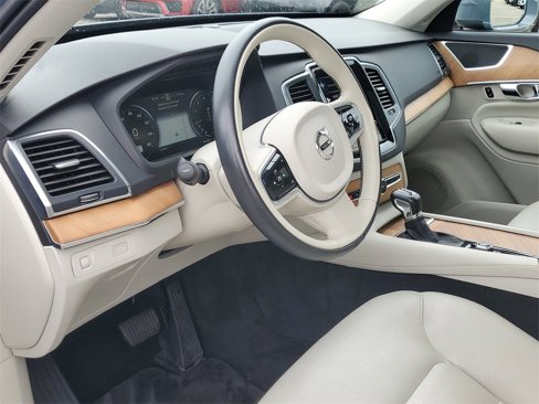 Used 2022 Volvo XC90 T6 Momentum image 9
