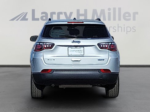 New 2025 Jeep Compass Latitude image 4