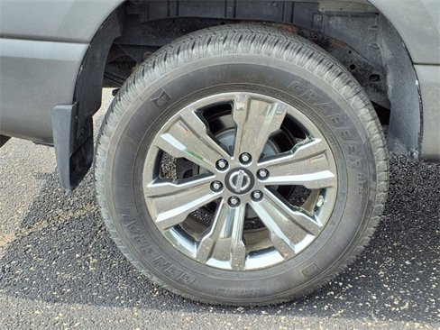 Used 2017 Nissan Titan SL w/ Chrome Package image 10