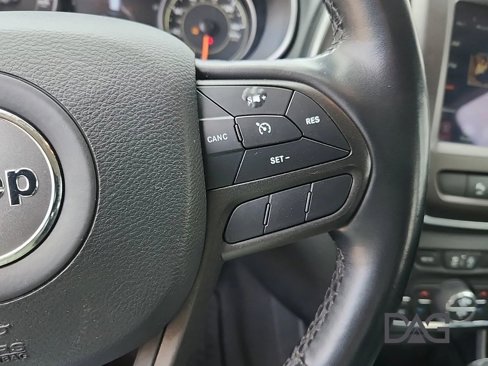 Used 2021 Jeep Cherokee Trailhawk image 30