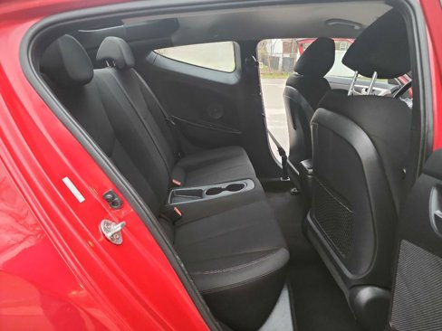 Used 2017 Hyundai Veloster image 31
