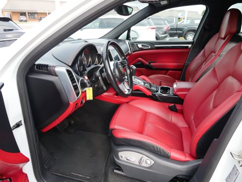 Used 2018 Porsche Cayenne Platinum Edition w/ Premium Package image 14