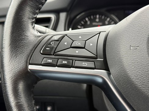 Used 2018 Nissan Rogue SV image 13